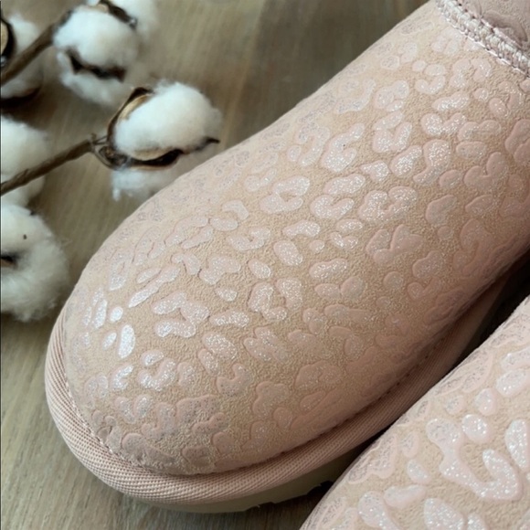 🌿UGG- CLASSIC MINI SNOW LEOPARD BOOTS🌿 - Picture 7 of 13
